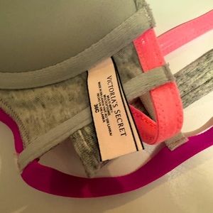 Pink Victoria’s Secret 36C bra